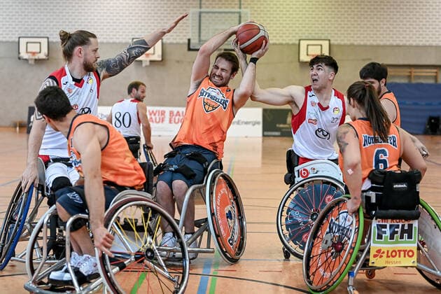Rollstuhlbasketball, RBC Köln 99ers - ING Skywheelers Frankfurt 1. Rollstuhl Basketball-Bundesliga, RBC Koeln99ers vs. ING Skyweehlers, 25.09.2021 Sven Diedrich (ING Skywheelers 9), 1. Rollstuhl Basketball-Bundesliga, RBC Koeln99ers vs. ING Skyweehlers am 25.09.2021 im Sporthalle Bergischer Ring, Koeln (Nordrhein-Westfalen) Copyright: xBEAUTIFULxSPORTS Mueller-Laschetx