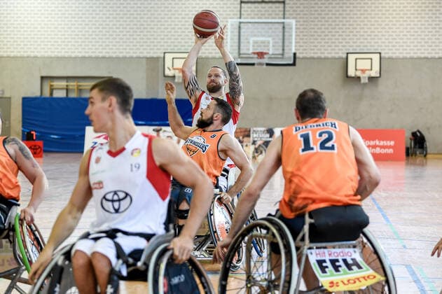 1. Rollstuhl Basketball-Bundesliga, RBC Koeln99ers vs. ING Skyweehlers, 25.09.2021 Joe Bestwick (RBC Koeln99ers 8), 1. Rollstuhl Basketball-Bundesliga, RBC Koeln99ers vs. ING Skyweehlers am 25.09.2021 im Sporthalle Bergischer Ring, Koeln (Nordrhein-Westfalen) Copyright: xBEAUTIFULxSPORTS Mueller-Laschetx