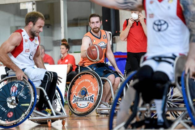 Rollstuhlbasketball, RBC Köln 99ers - ING Skywheelers Frankfurt 1. Rollstuhl Basketball-Bundesliga, RBC Koeln99ers vs. ING Skyweehlers, 25.09.2021 Tim Diedrich (ING Skywheelers 12), 1. Rollstuhl Basketball-Bundesliga, RBC Koeln99ers vs. ING Skyweehlers am 25.09.2021 im Sporthalle Bergischer Ring, Koeln (Nordrhein-Westfalen) Copyright: xBEAUTIFULxSPORTS Mueller-Laschetx