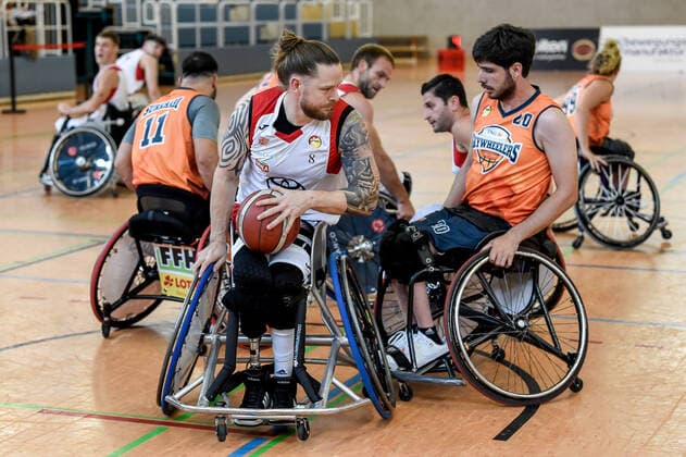 Rollstuhlbasketball, RBC Köln 99ers - ING Skywheelers Frankfurt 1. Rollstuhl Basketball-Bundesliga, RBC Koeln99ers vs. ING Skyweehlers, 25.09.2021 +k9+, Marian Kind (ING Skywheelers 20), 1. Rollstuhl Basketball-Bundesliga, RBC Koeln99ers vs. ING Skyweehlers am 25.09.2021 im Sporthalle Bergischer Ring, Koeln (Nordrhein-Westfalen) Copyright: xBEAUTIFULxSPORTS Mueller-Laschetx