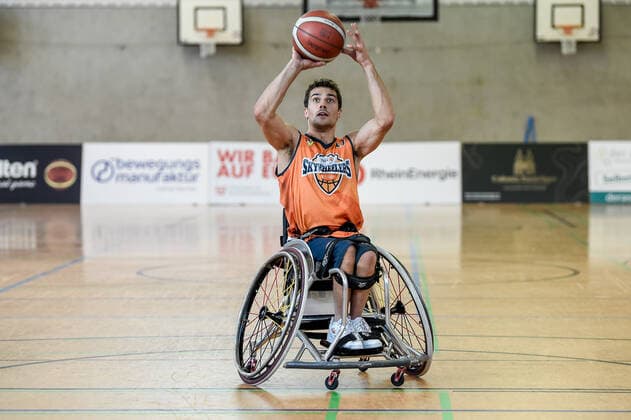 Rollstuhlbasketball, RBC Köln 99ers - ING Skywheelers Frankfurt 1. Rollstuhl Basketball-Bundesliga, RBC Koeln99ers vs. ING Skyweehlers, 25.09.2021 Nico Dreimueller (ING Skywheelers 17), 1. Rollstuhl Basketball-Bundesliga, RBC Koeln99ers vs. ING Skyweehlers am 25.09.2021 im Sporthalle Bergischer Ring, Koeln (Nordrhein-Westfalen) Copyright: xBEAUTIFULxSPORTS Mueller-Laschetx