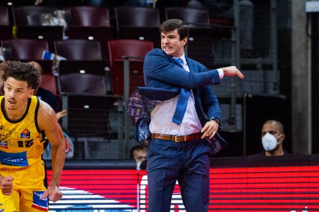 Pedro Calles (Head Coach Hamburg Towers) aufgebracht beim BBL Spiel: MHP Riesen Ludwigsburg - Hamburg Towers Ludwigsburg. 25.09.21 Basketball , 25.09.2021, Ludwigsburg (Deutschland)