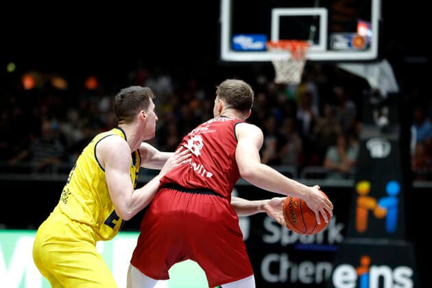 25.09.2021, easyCredit Basketball Bundesliga, BBL, Saison 2021 2022, Herren, Chemnitz Niners - EWE Baskets Oldenburg Jan Niklas Wimberg, Niners Chemnitz Chemnitz Messe Chemnitz Sachsen Germany