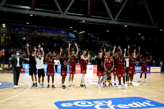 25.09.2021, easyCredit Basketball Bundesliga, BBL, Saison 2021 2022, Herren, Chemnitz Niners - EWE Baskets Oldenburg Jubel nach dem Sieg Chemnitz Messe Chemnitz Sachsen Germany