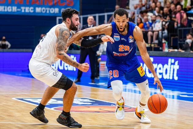 BB-1BL Syntainics MBC - MLP Academics Heidelberg Janel Morris ( 7 Syntainics MBC), Jordan Geist ( 15 MLP Academics Heidelberg) waehrend der Begegnung Saison 2021-2022 (Herren) in der EasyCredit Bundesliga zwischen Syntainics MBC und MLP Academics Heidelberg in der Stadthalle Weissenfels am 25. September 2021 in Weissenfels, Sachsen Anhalt, Deutschland