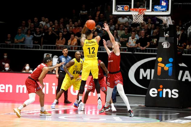 25.09.2021, easyCredit Basketball Bundesliga, BBL, Saison 2021 2022, Herren, Chemnitz Niners - EWE Baskets Oldenburg Martin Breunig, EWE Baskets Oldenburg Chemnitz Messe Chemnitz Sachsen Germany