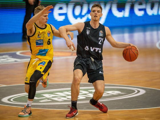 Johannes Patrick (MHP Riesen Ludwigsburg, 06),Justus Hollatz (Hamburg Towers, 21), MHP Riesen vs. Hamburg Towers, Basketball, Bundesliga, easyCredit BBL, 1. Spieltag, Game-ID 25943, Spielzeit 2021 2022, 25.09.2021, MHP Riesen vs. Hamburg Towers, Basketball, Bundesliga, easyCredit BBL, 1. Spieltag, Game-ID 25943, Spielzeit 2021 2022, 25.09.2021 Ludwigsburg Copyright: xEibner-Pressefoto SaschaxWaltherx EP_swa