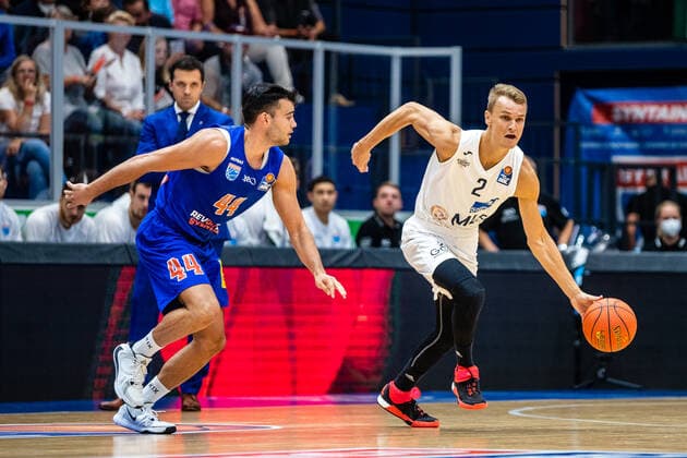 BB-1BL Syntainics MBC - MLP Academics Heidelberg Niklas Würzner ( 2 MLP Academics Heidelberg), Nikola Rebix ( 44 Syntainics MBC) waehrend der Begegnung Saison 2021-2022 (Herren) in der EasyCredit Bundesliga zwischen Syntainics MBC und MLP Academics Heidelberg in der Stadthalle Weissenfels am 25. September 2021 in Weissenfels, Sachsen Anhalt, Deutschland
