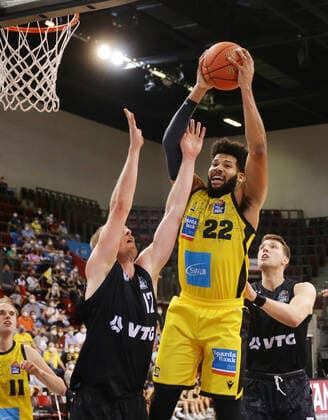 Ludwigsburg , Basketball easycredit BBL Bundesliga . MHP Riesen Ludwigsburg vs. Hamburg Towers , Yoeli Childs ( Riesen )