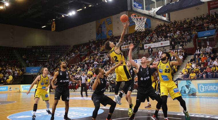 Ludwigsburg , Basketball easycredit BBL Bundesliga . MHP Riesen Ludwigsburg vs. Hamburg Towers , Jonah Radebaugh ( Riesen )