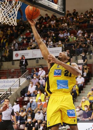Ludwigsburg , Basketball easycredit BBL Bundesliga . MHP Riesen Ludwigsburg vs. Hamburg Towers , Tremmell Darden ( Riesen )