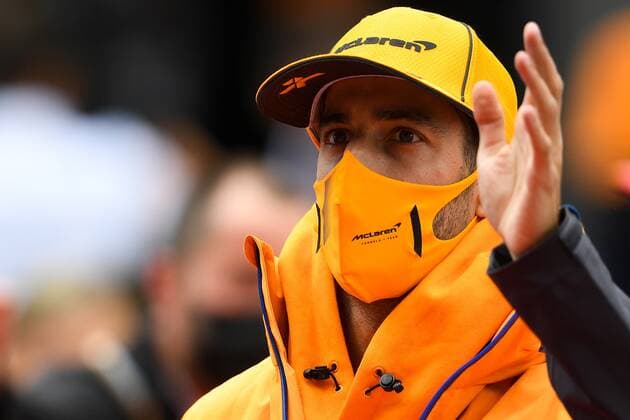 6659902 26.09.2021 McLaren driver Daniel Ricciardo of Australia attends the drivers parade ahead of the race of the 2021 Formula One Russian Grand Prix at the Sochi Autodrom in Sochi, Russia. Vladimir Astapkovich Sputnik Russia Motor Formula 1 Race  8f165169f12a6a9e