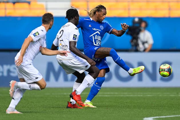 GERSON RODRIGUES (Troyes) vs Batista Mendy (Angers) FOOTBALL : Troyes vs Angers - Ligue 1 Uber Eats - 26 09 2021 JBAutissier Panoramic 