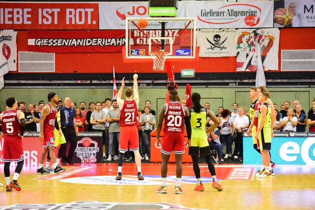 Florian Koch (Giessen 46ers) beim Freiwurf GER, Basketball BBL, Jobstairs Giessen 46ers gegen medi Bayreuth 26.09.2021 Giessen Copyright: xEibnerxPressefotox xRalphxLehmbergx