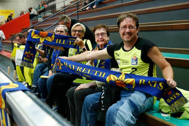 1. Spieltag der easyCredit BBL Basketball Bundesliga in der Sporthalle Gießen-Ost Saison 2021-2022 JobStairs Giessen 46ers gegen Medi Bayreuth Zuschauer Bayreuth Bats