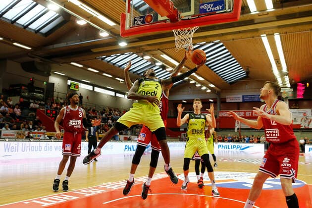 1. Spieltag der easyCredit BBL Basketball Bundesliga in der Sporthalle Gießen-Ost Saison 2021-2022 JobStairs Giessen 46ers gegen Medi Bayreuth Sacar Anim ( Medi Bayreuth 2)