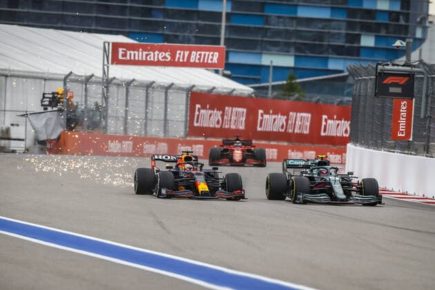 33 VERSTAPPEN Max (nld), Red Bull Racing Honda RB16B, action and 05 VETTEL Sebastian (ger), Aston Martin F1 AMR21 during the Formula 1 VTB Russian Grand Prix 2021, 15th round of the 2021 FIA Formula One World Championship, WM, Weltmeisterschaft from September 24 to 26, 2021 on the Sochi Autodrom, in Sochi, Russia - Photo Xavi Bonilla DPPI FORMULE 1 : Grand prix de Russie - Sotchi - 26 09 2021 DPPI PANORAMIC  _B2_5318