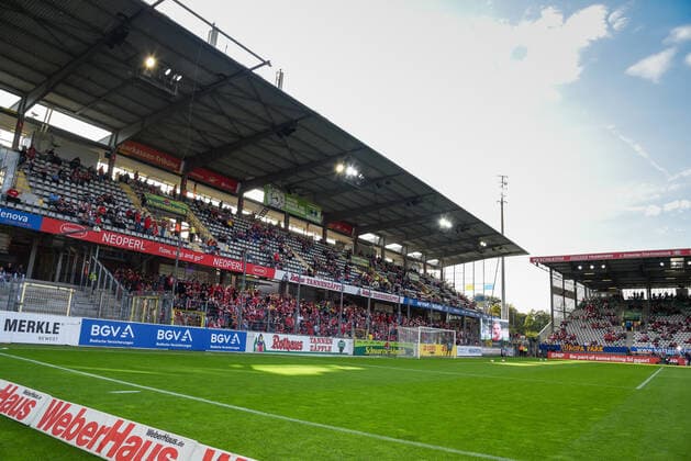 Fussball, 1.Bundesliga, 6.Spieltag - 21 22 - SC Freiburg vs. FC Augsburg - 26. September 2021 Abschied vom Dreisamstadion, beim Fussball Bundesliga Spiel zwischen dem SC Freiburg und dem FC Augsburg, am Sonntag, den 26. September 2021 im Dreisamstadion in Freiburg im Breisgau. DFL REGULATIONS PROHIBIT ANY USE OF PHOTOGRAPHS AS IMAGE SEQUENCES AND OR QUASI-VIDEO.