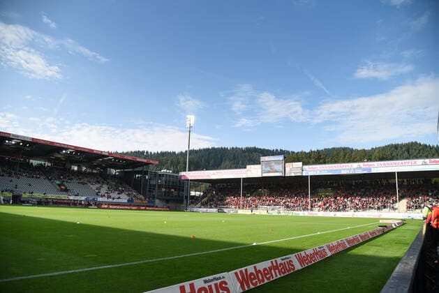 Fussball, 1.Bundesliga, 6.Spieltag - 21 22 - SC Freiburg vs. FC Augsburg - 26. September 2021 Abschied vom Dreisamstadion, beim Fussball Bundesliga Spiel zwischen dem SC Freiburg und dem FC Augsburg, am Sonntag, den 26. September 2021 im Dreisamstadion in Freiburg im Breisgau. DFL REGULATIONS PROHIBIT ANY USE OF PHOTOGRAPHS AS IMAGE SEQUENCES AND OR QUASI-VIDEO.
