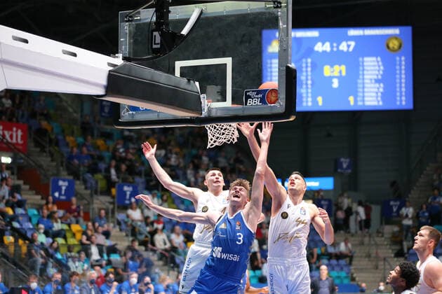 Turudic Benedikt,(Basketball Loewen Braunschweig, 44), Haarms Matt,(Fraport Skyliners, 3), , GER,Basketball, BBL,Saison 2021 22,1. Spieltag,26.09.2021, Frankfurt Copyright: xEibner-Pressefoto UlrichxScherbaumx EP_usm