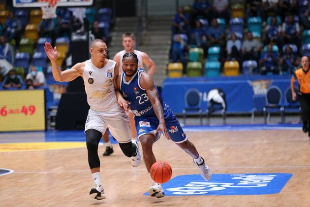 Amaize Romin,(Basketball Loewen Braunschweig, 21),Robertson Quantez,(Fraport Skyliners, 23), , GER,Basketball, BBL,Saison 2021 22,1. Spieltag,26.09.2021, Frankfurt Copyright: xEibner-Pressefoto UlrichxScherbaumx EP_usm
