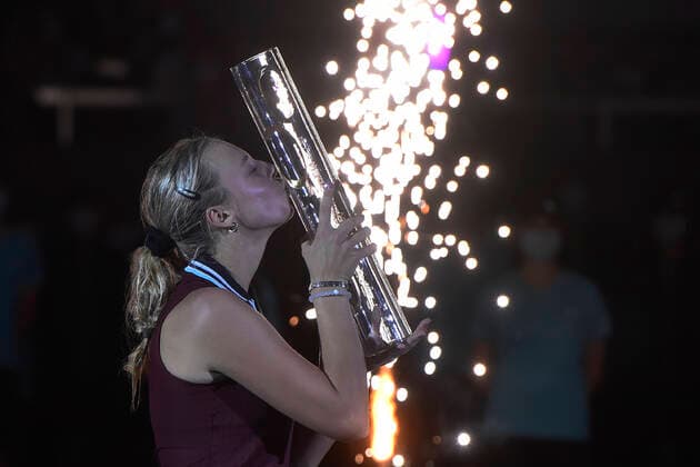 Sport Bilder des Tages Anett Kontaveit of Estonia celebrates victory after the final match against Maria Sakkari of Greece at the J&T Banka Ostrava Open 2021 women s WTA, Tennis Damen indoor tennis tournament in Ostrava, Czech Republic, September 26, 2021. (CTKxPhoto JaroslavxOzana) CTKPhotoP2021092605089  JAO 18