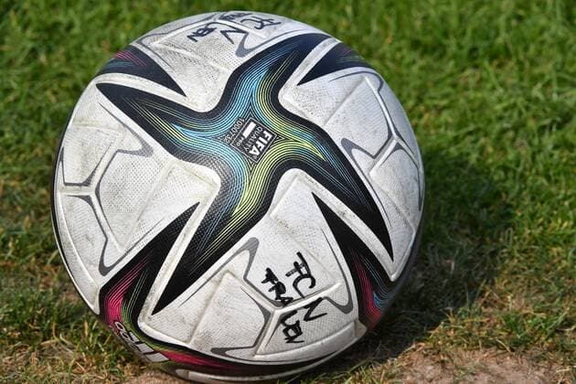 26.09.2021 - Fussball - Saison 2021 2022 - DFB Pokal Vereinspokal der Frauen - 02. Runde: 1. FC Nürnberg Nuernberg FCN ( Club ) - Eintracht Frankfurt SGE - Sportfoto Zink MeZi - regulations prohibit any use of photographs as image sequences and or quasi-video - Feature Impression Symbolbild Symbolfoto - Spielball Ball FCN Frauen