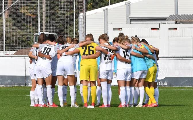 26.09.2021 - Fussball - Saison 2021 2022 - DFB Pokal Vereinspokal der Frauen - 02. Runde: 1. FC Nürnberg Nuernberg FCN ( Club ) - Eintracht Frankfurt SGE - Sportfoto Zink MeZi - regulations prohibit any use of photographs as image sequences and or quasi-video - Teamkreis Frankfurt vor Spielbeginn