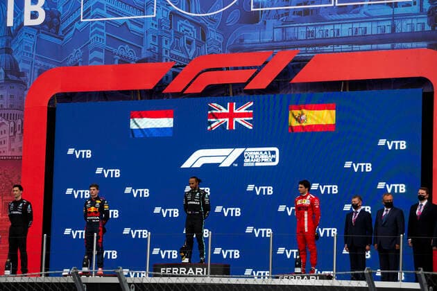 33 Max Verstappen (NED, Red Bull Racing), 44 Lewis Hamilton (GBR, Mercedes-AMG Petronas F1 Team), 55 Carlos Sainz (ESP, Scuderia Ferrari Mission Winnow), F1 Grand Prix of Russia at Sochi Autodrom on September 26, 2021 in Sochi, Russia. (Photo by HOCH ZWEI) Sochi Russia