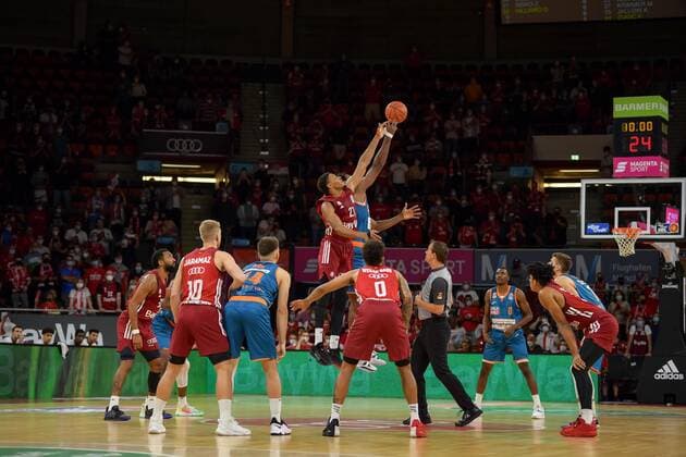 Basketball, BBL, 20210926, FC Bayern München - Ratiopharm Ulm. Im Bild Augustine RUBIT (FC Bayern München, 21) und Cristiano FELICIO (Ratiopharm Ulm, 1) Tip off. München Audi Dome Bayern Deutschland Copyright: Passion2Press MarkusxFischerx