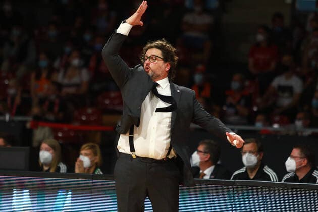 Trainer Andrea Trinchieri (FCBB) gestikuliert Basketball, Easycredit BBL, FC Bayern München - Ratiopharm Ulm im Audi Dome am 26.09.2021 FOTO: Mladen Lackovic LakoPress