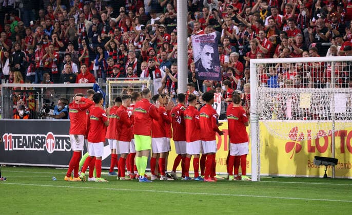 26.09.21 SC Freiburg - FC Augsburg Deutschland, Freiburg, 26.09.2021, Fussball, Bundesliga, SC Freiburg - FC Augsburg: Jubel SC Freiburg Spieler.