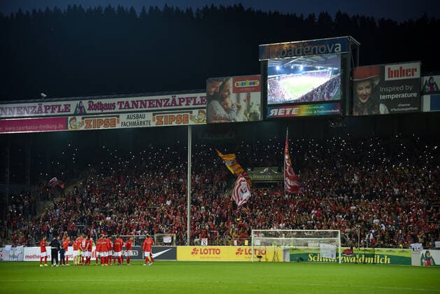 Fussball, 1.Bundesliga, 6.Spieltag - 21 22 - SC Freiburg vs. FC Augsburg - 26. September 2021 Stadionatmosphaere nach dem Spiel, beim Fussball Bundesliga Spiel zwischen dem SC Freiburg und dem FC Augsburg, am Sonntag, den 26. September 2021 im Dreisamstadion in Freiburg im Breisgau. DFL REGULATIONS PROHIBIT ANY USE OF PHOTOGRAPHS AS IMAGE SEQUENCES AND OR QUASI-VIDEO.