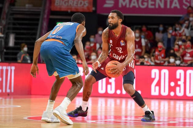 Basketball, BBL, 20210926, FC Bayern München - Ratiopharm Ulm. Im Bild Semaj CHRISTON (Ratiopharm Ulm, 0) und Darrun HILLIARD (FC Bayern München, 32). München Audi Dome Bayern Deutschland Copyright: Passion2Press MarkusxFischerx