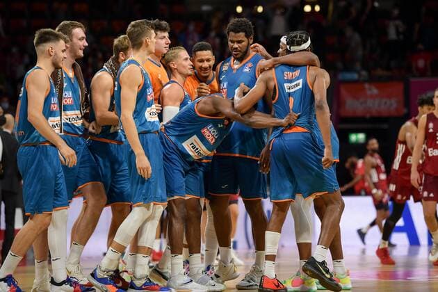 Basketball, BBL, 20210926, FC Bayern München - Ratiopharm Ulm. Im Bild Ulm bejubelt Sieg. München Audi Dome Bayern Deutschland Copyright: Passion2Press MarkusxFischerx