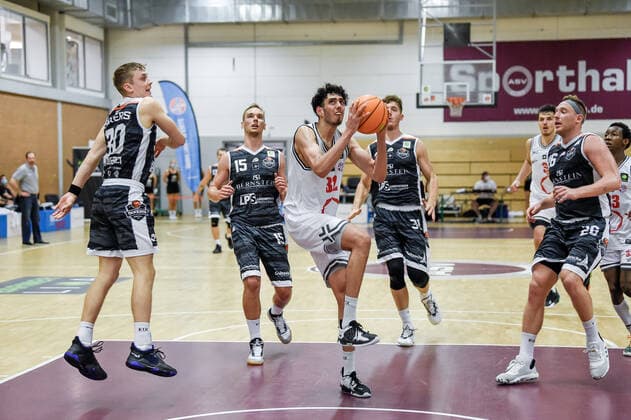 Barmer 2. Basketball Bundesliga ProB, Rheinstars Koeln vs. BSW Sixers, 26.09.2021 Samuel Jammal Schmedes (RheinStars Koeln 32), Barmer 2. Basketball Bundesliga ProB, Rheinstars Koeln vs. BSW Sixers am 26.09.2021 im ASV Koeln in Koeln (Nordrhein-Westfalen) Copyright: xBEAUTIFULxSPORTS Mueller-Laschetx