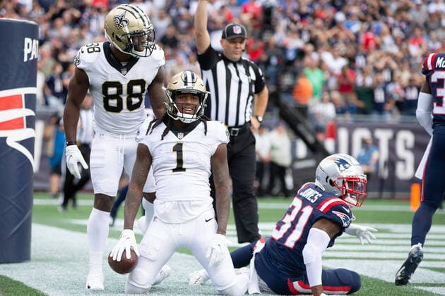 Bilder des Jahres 2021, Sport 09 September Sport Themen der Woche KW38 Sport Bilder des Tages New Orleans Saints wide receiver Marquez Callaway (1) celebrates his seven-yard touchdown reception with wide receiver Ty Montgomery II (88) while covered by New England Patriots defensive back Jonathan Jones (31) in the second quarter at Gillette Stadium in Foxborough, Massachusetts on Sunday, September 26, 2021. The Saints defeated the Patriots 28-13.  BOS20210926009 MATTHEWxHEALEY