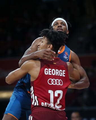 Sport Bilder des Tages 26.09.2021, BBL FC Bayern Basketball vs Ratiopharm Ulm ; Audi Dome Muenchen, Basketball, im Bild: Jaron Blossomgame (Ratiopharm Ulm) vs Jason George (FCB Basketball)