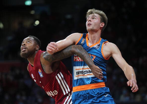 26.09.2021, BBL FC Bayern Basketball vs Ratiopharm Ulm ; Audi Dome Muenchen, Basketball, im Bild: Deshaun Thomas (FCB Basketball) vs Moritz Krimmer (Ratiopharm Ulm)