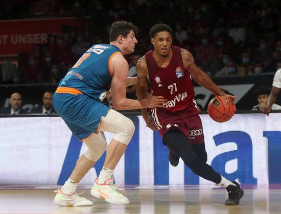 26.09.2021, BBL FC Bayern Basketball vs Ratiopharm Ulm ; Audi Dome Muenchen, Basketball, im Bild: Nicolas Bretzel (Ratiopharm Ulm) vs Augustine Rubit (FCB Basketball)