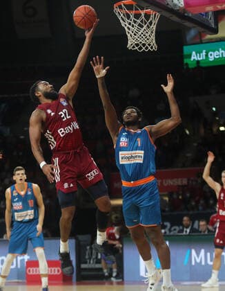 26.09.2021, BBL FC Bayern Basketball vs Ratiopharm Ulm ; Audi Dome Muenchen, Basketball, im Bild: Daran Hilliard (FCB Basketball) vs Christiano Felicio (Ratiopharm Ulm)