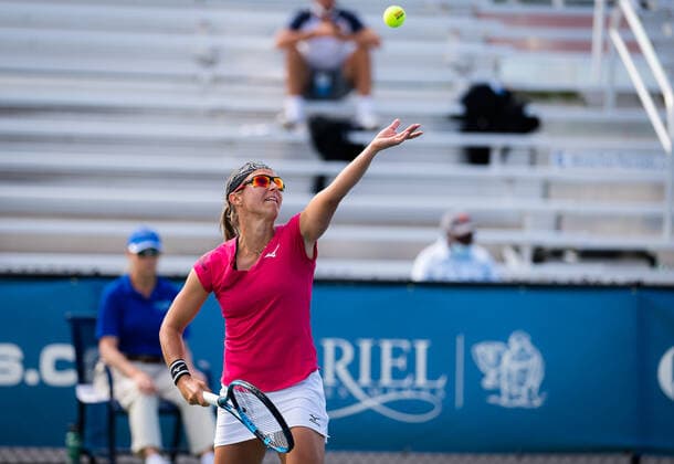 September 26, 2021, CHICAGO, UNITED STATES: Kirsten Flipkens of Belgium in action during the final qualifications round at the 2021 Chicago Fall Tennis Classic WTA, Tennis Damen 500 tennis tournament against Rebecca Marino of Canada CHICAGO UNITED STATES - ZUMAa181 20210926_zaa_a181_226 Copyright: xRobxPrangex