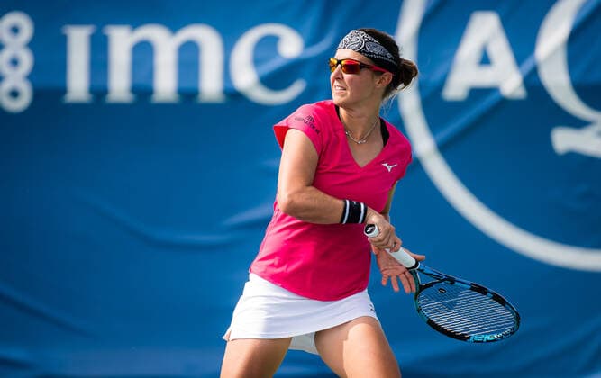 September 26, 2021, CHICAGO, UNITED STATES: Kirsten Flipkens of Belgium in action during the final qualifications round at the 2021 Chicago Fall Tennis Classic WTA, Tennis Damen 500 tennis tournament against Rebecca Marino of Canada CHICAGO UNITED STATES - ZUMAa181 20210926_zaa_a181_230 Copyright: xRobxPrangex