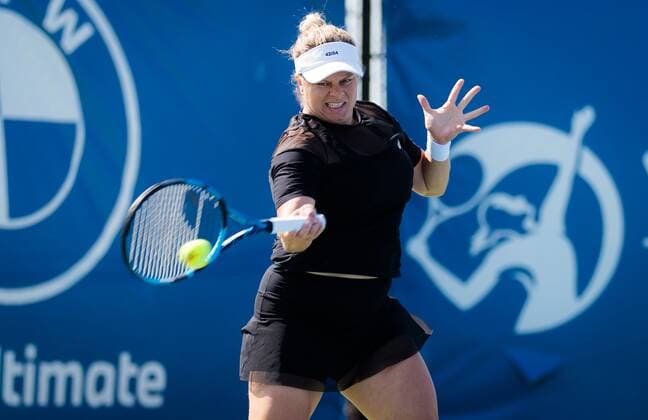 CHICAGO, UNITED STATES, SEPTEMBER 27: Kim Clijsters of Belgium in action during the first round of the 2021 Chicago Fall Tennis Classic WTA, Tennis Damen 500 tennis tournament Chicago Fall Tennis Classic Day 1 27 09 2021 PhotoNews Panoramic 