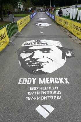 Tribute on the road to Eddy Merckx in the elite men road race of the UCI World Championships Road cycling, Rad, Radsport, Strasse Flanders 2021 on Sunday 26 September 2021 at Leuven in Belgium. Photo by SCS Soenar Chamid AFLO (HOLLAND OUT) Noxthirdxpartyxsales,xHOLLANDxOUT  (170574655)