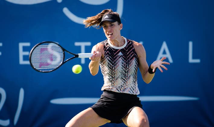 September 27, 2021, CHICAGO, UNITED STATES: Andrea Petkovic of Germany in action during the first round of the 2021 Chicago Fall Tennis Classic WTA, Tennis Damen 500 tennis tournament against Olga Govortsova of Balerus CHICAGO UNITED STATES - ZUMAa181 20210927_zaa_a181_040 Copyright: xRobxPrangex