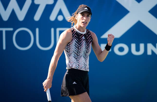 September 27, 2021, CHICAGO, UNITED STATES: Andrea Petkovic of Germany in action during the first round of the 2021 Chicago Fall Tennis Classic WTA, Tennis Damen 500 tennis tournament against Olga Govortsova of Balerus CHICAGO UNITED STATES - ZUMAa181 20210927_zaa_a181_043 Copyright: xRobxPrangex