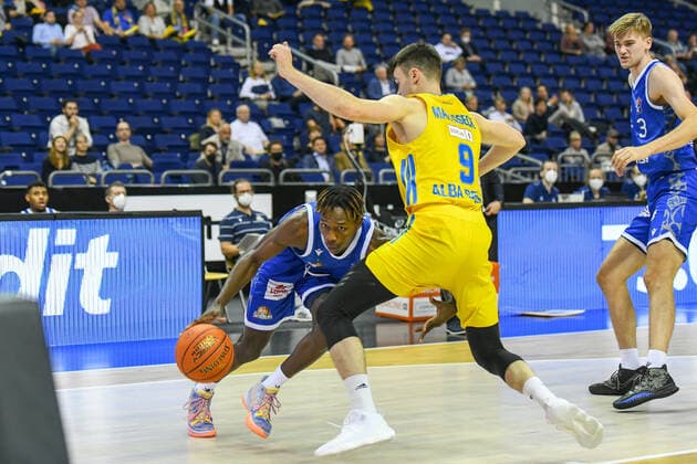 28.09.2021, xlakx, Basketball BBL Bundesliga, Alba Berlin - Fraport Skyliners Frankfurt emspor, v.l. Brancou Badio (Fraport Skyliners 8),Jonas Mattisseck (Alba Berlin No.9) Berlin