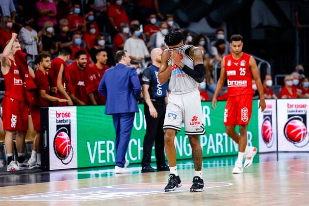 Enttäuschung bei 03 Brayon Blake (JobStairs Gießen 46ers) Brose Bamberg - Gießen 46ers - easyCredit-BBL - Basketball Bundesliga Saison 2021 22 Spieltag 2, 29.09.2021 Bamberg, Brose Arena Copyright: DanielxLöb