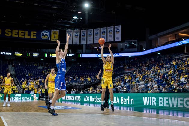 Basketball Berlin 28.09.2021 Saison 2021 2022 1. Bundesliga easyCredit BBL Alba Berlin - Skyliners Frankfurt Malte Delow (Alba Berlin, No.06)
